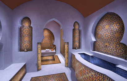 傳統的阿拉伯咖啡和棗